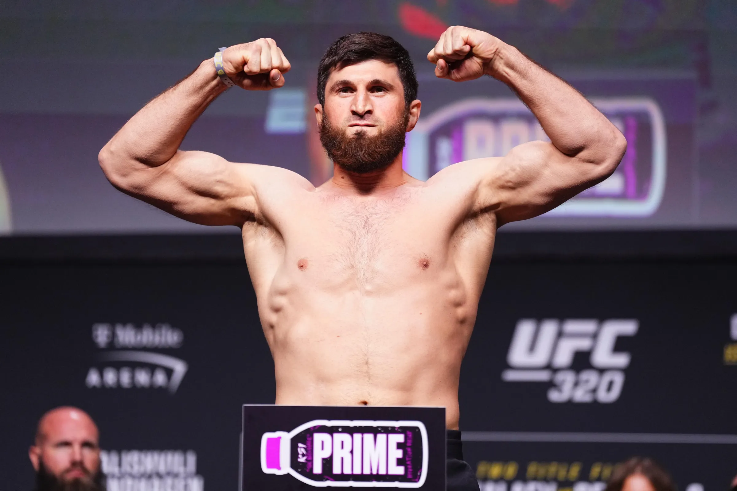 UFC Abu Dhabi: Ankalaev vs. Guskov e Todos os Resultados da Pesagem Antecipada Agitam a Ilha da Luta!