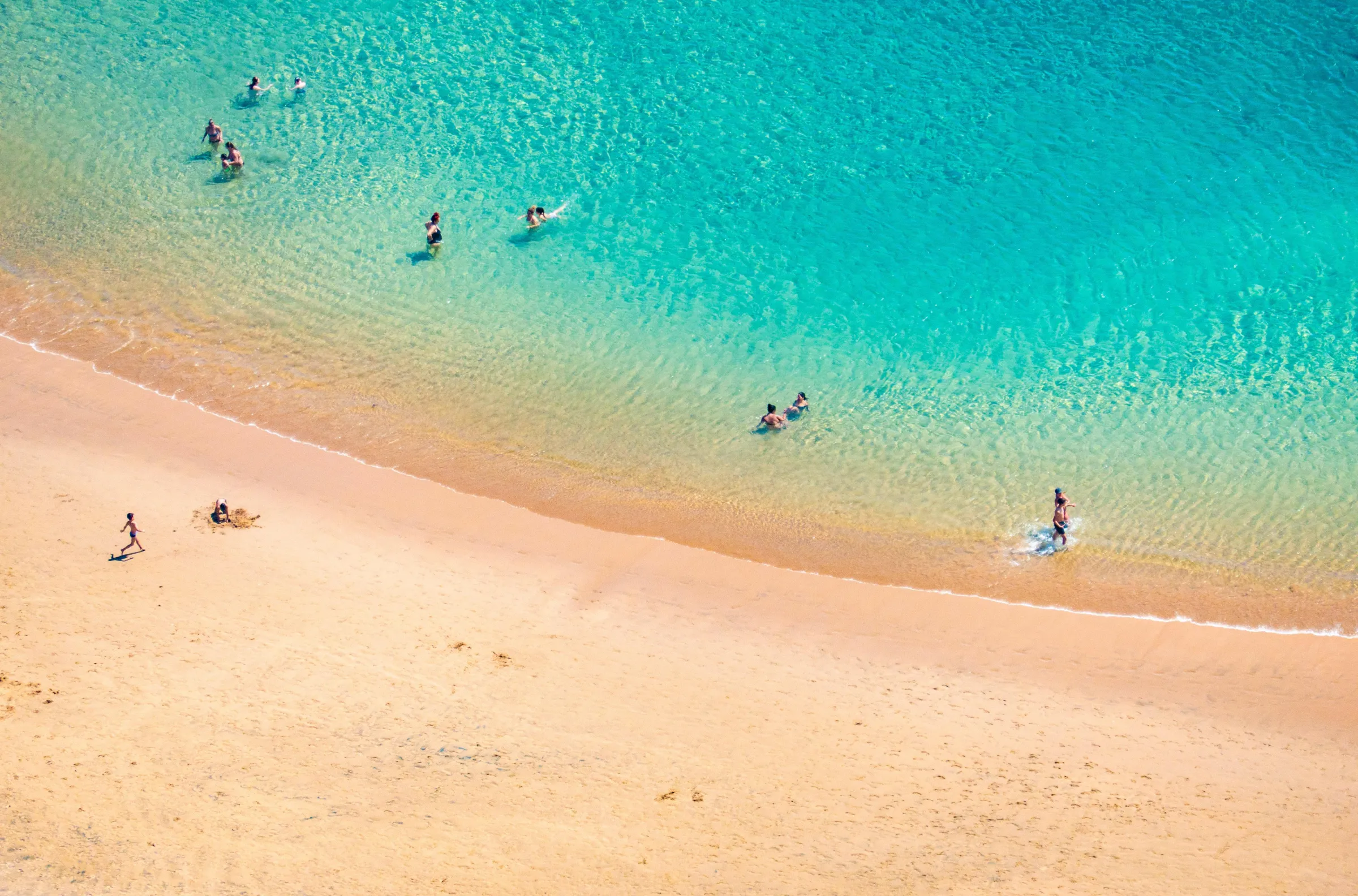 Japão Secreto ou Paraíso Tropical? Tim Edwards Revela Sua Viagem dos Sonhos e Convida Fãs a Compartilhar