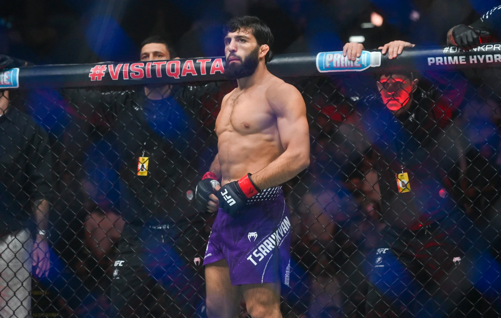 Arman Tsarukyan Choca Fãs: Luta Contra Influencer Indiano e Revanche com Charles Oliveira Pelo Título no UFC 331 é Finalizada