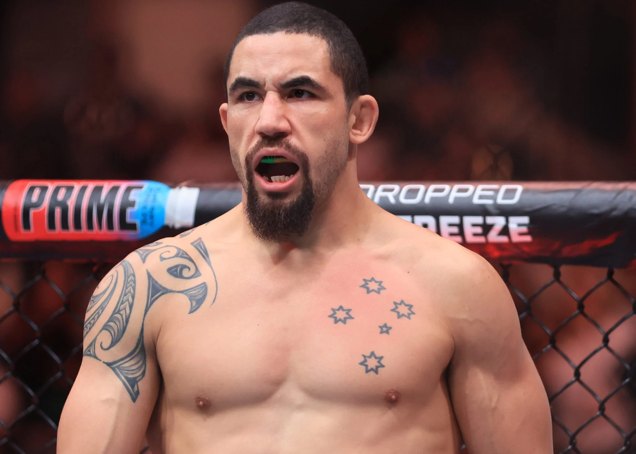 Robert Whittaker defende sua mudança para meio-pesado no UFC 329 contra críticas do Reddit sobre seu físico