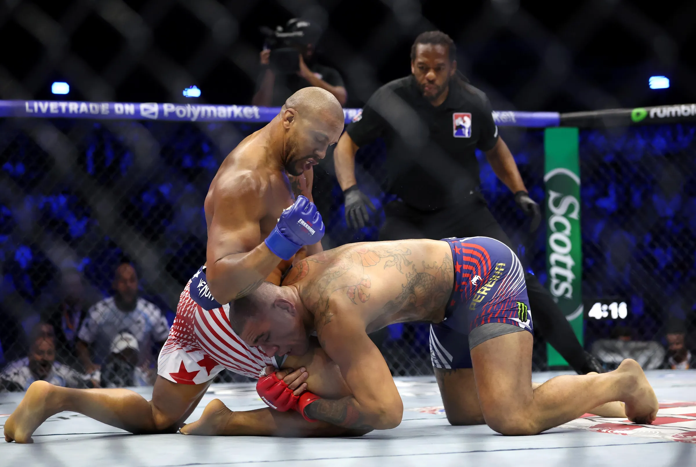 Charles Oliveira Pede Que Golpes Ilegais em Alex Pereira Sirvam de Lição a Herb Dean e UFC Para Futuras Lutas