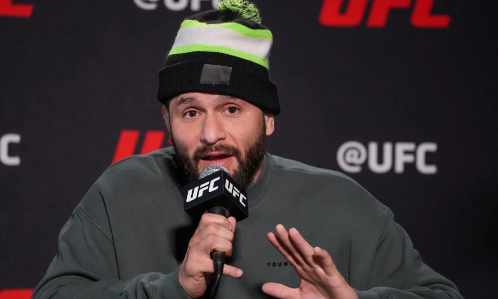 Masvidal prevê ‘Ferrari vs Civic’ em McGregor vs Holloway no UFC 329, apontando Max como favorito disparado