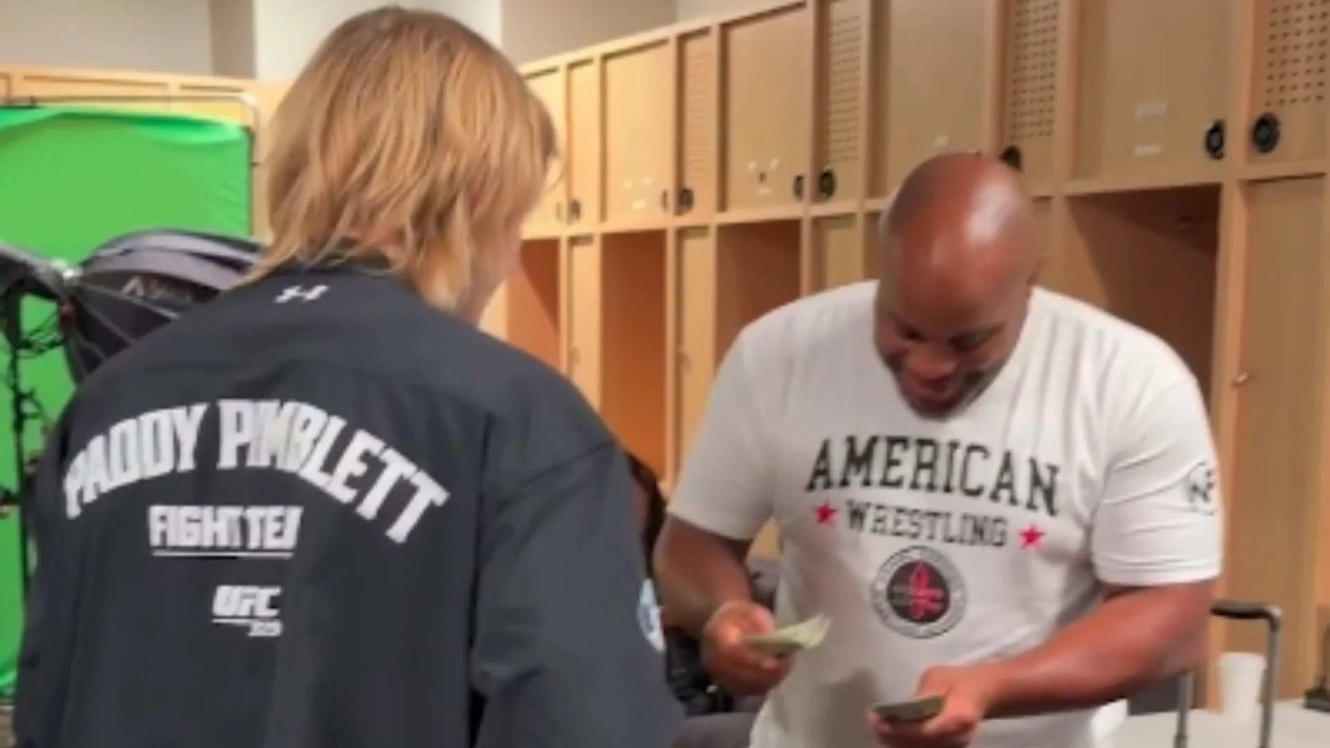 Paddy Pimblett: ‘The Baddy’ lucra US$ 1.000 de Daniel Cormier em aposta inusitada da Copa do Mundo pré-UFC 329