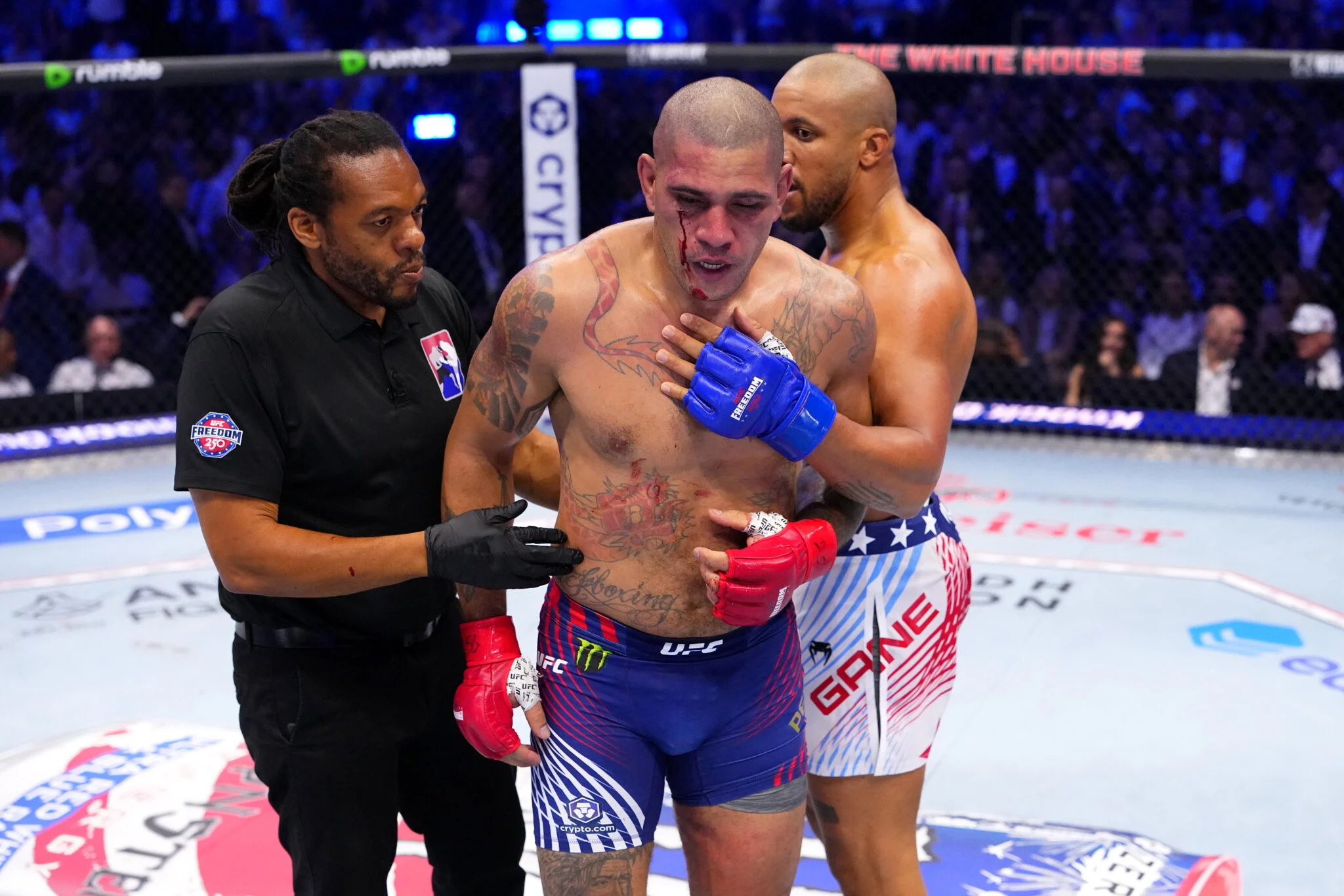 Alex Pereira e Fãs Reagem Intensamente à Derrota de Herb Dean no Prêmio de ‘Árbitro do Ano’ do World MMA Awards