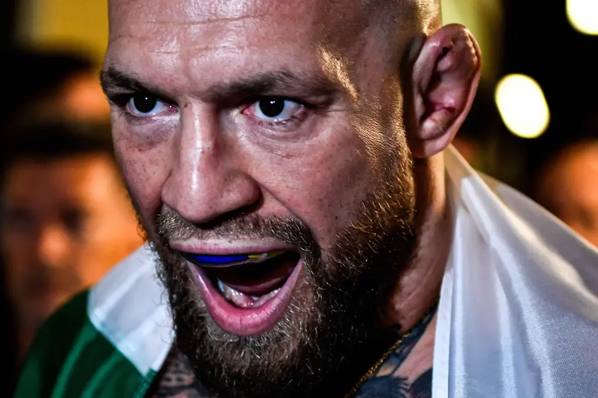 Conor McGregor: Lesão no Joelho no UFC 329 Ameaça Carreira e Pode Afastar Astro por Quase Um Ano, Entenda a Grave Ruptura de LCA
