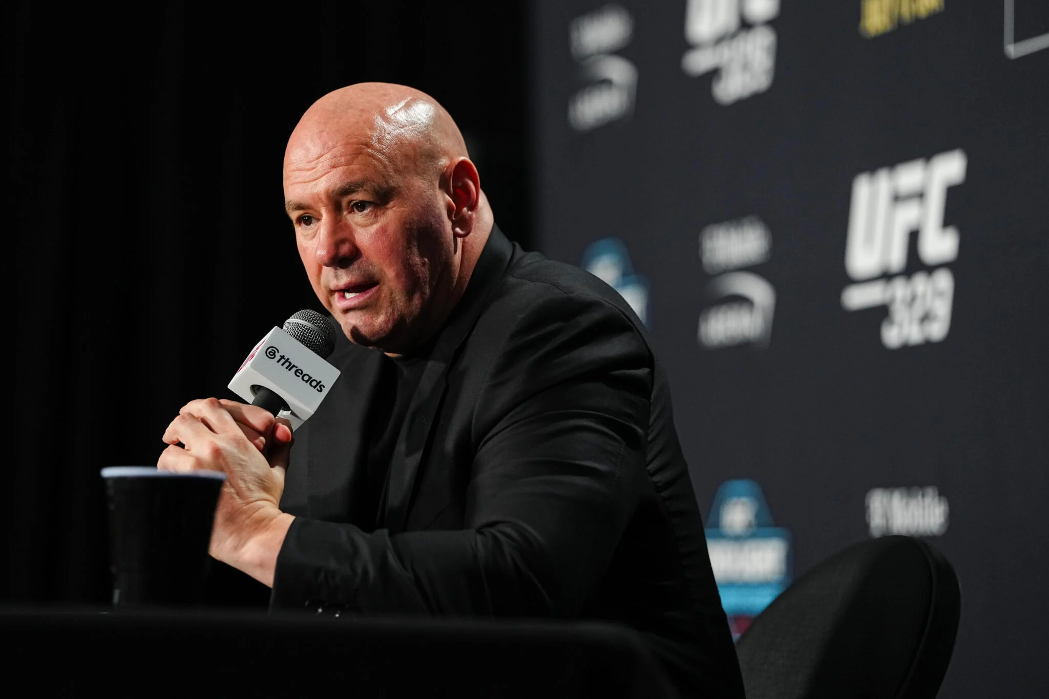 Dana White Volta ao Palco do UFC 329 para Defender Conor McGregor de Acusações de Lesão Pré-Existente