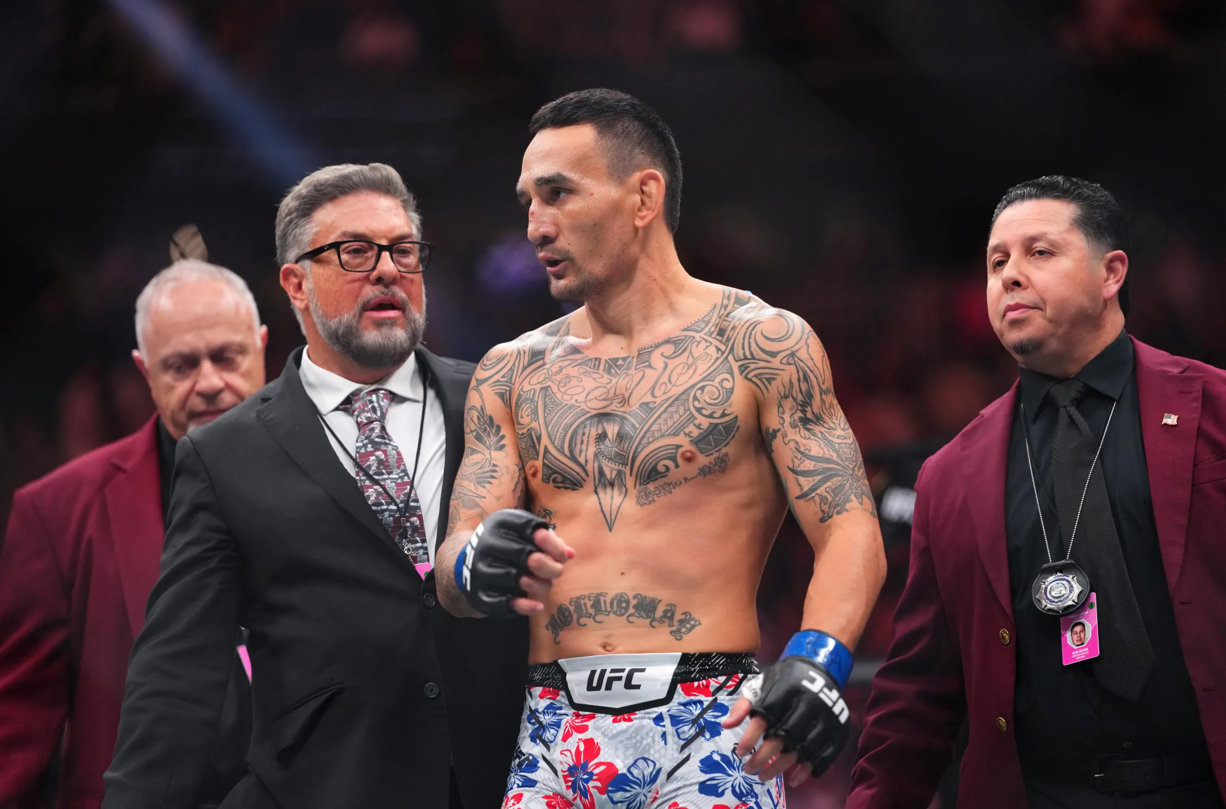 Daniel Cormier Afirma que Max Holloway Não Estará Satisfeito com Vitória Rápida no UFC 329 Contra Conor McGregor