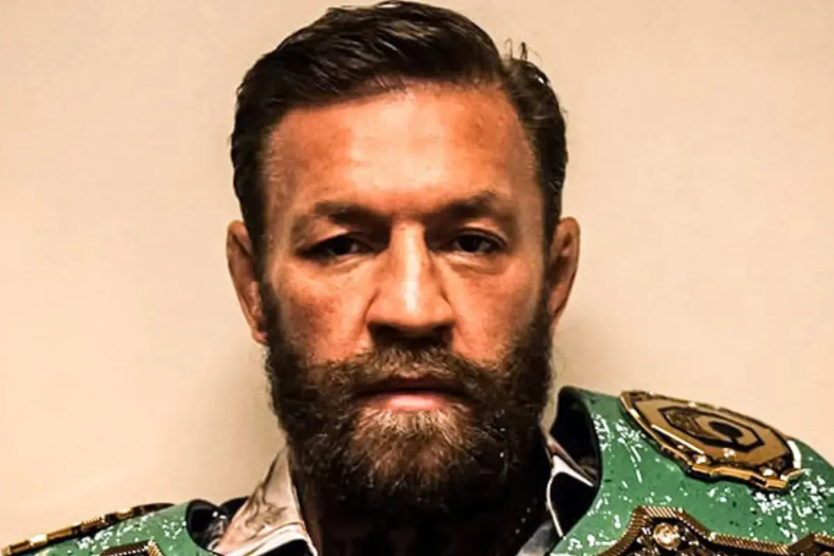 Conor McGregor Anuncia Cirurgia no Joelho Após Grave Lesão no UFC 329 e Garante Retorno para Última Luta Contratual, Desafiando Dúvidas e o Destino no Octógono