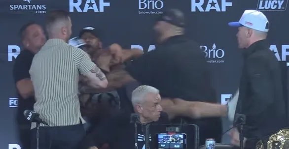 Tensão Explode: Belal Muhammad e Colby Covington Protagonizam Briga Generalizada em Coletiva Pós-RAF 11, Chutes e Empurrões Agitam Palco