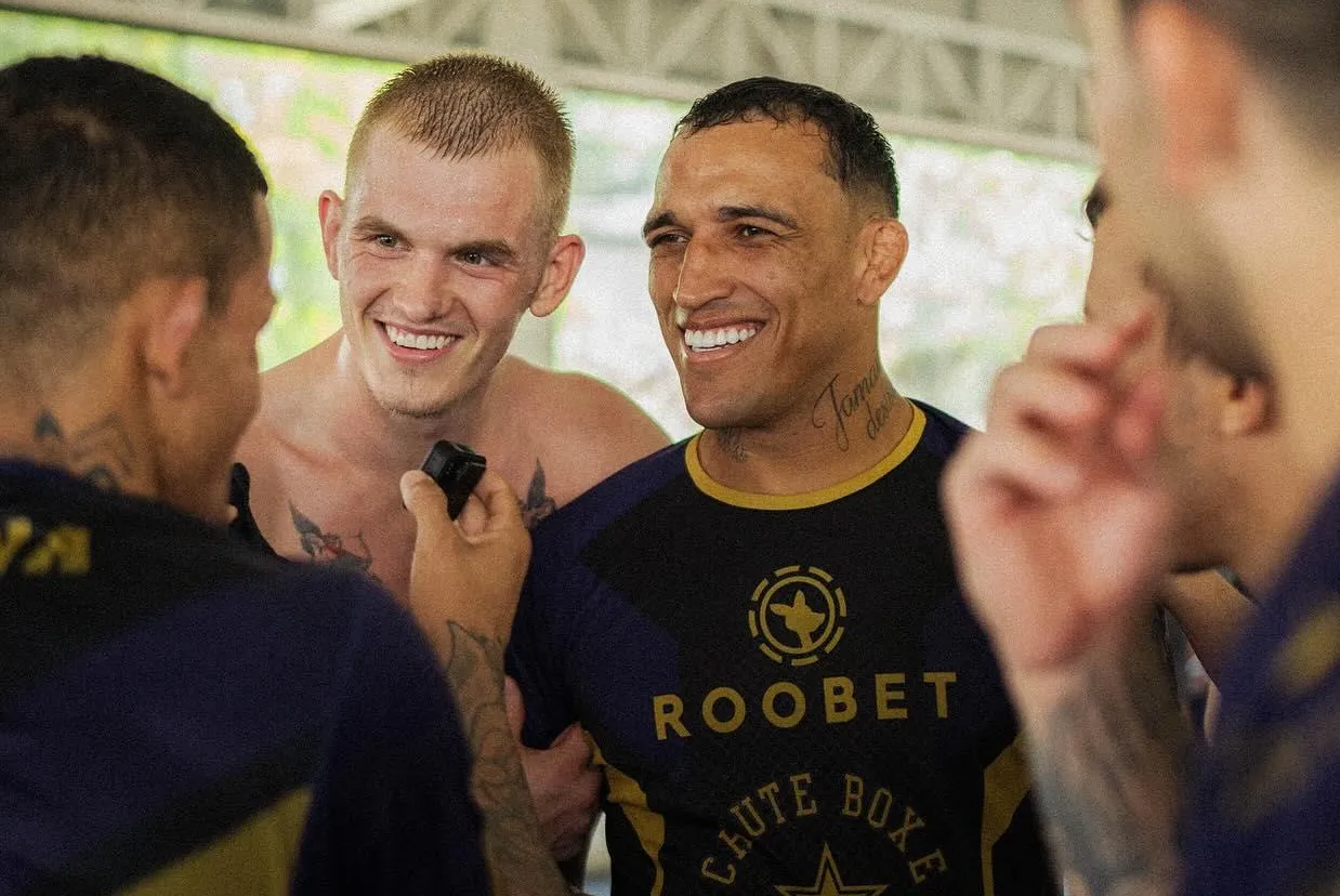 UFC 330: Charles Oliveira Vê ‘Grande Chance’ de Ian Machado Garry Superar Islam Makhachev e Conquistar Título em Luta Estratégica