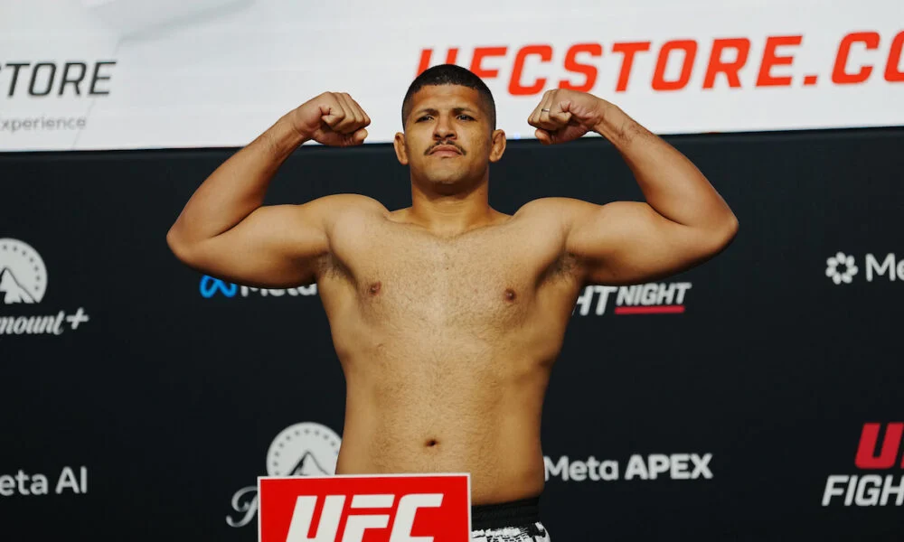 Após vitória no UFC, Manumito revela motivo de desafiar veterano Drew Dober: ‘Gosto de trocar porrada por três rounds’, diz