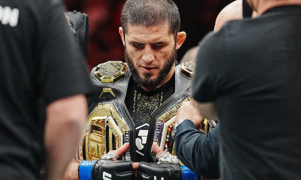 Makhachev almeja quebrar recorde histórico de Anderson Silva e se consolidar como o maior no UFC 330