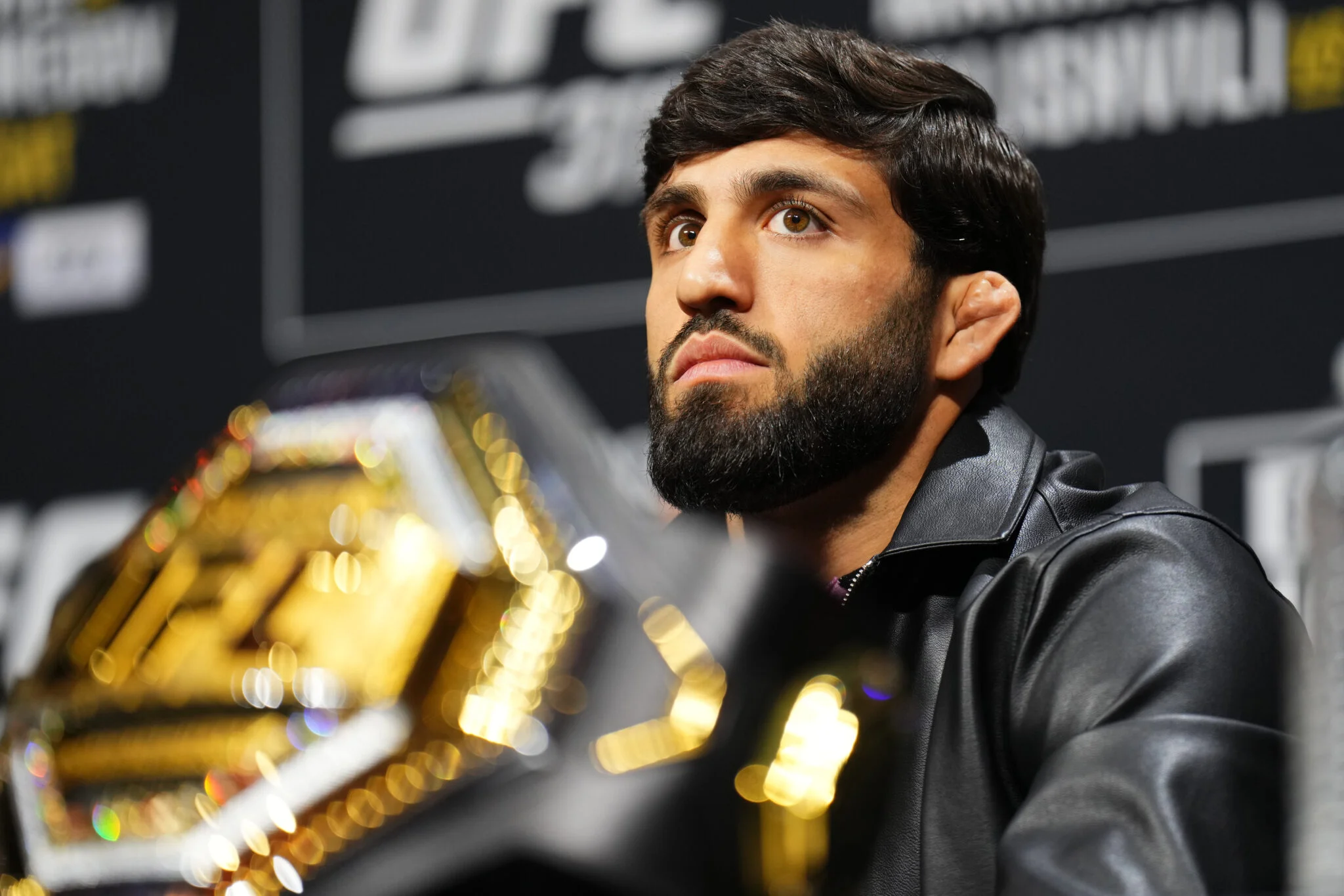 Arman Tsarukyan Acusa UFC de ‘Salvar’ Diego Lopes e Revela Bastidores Após Dana White Ignorar Pergunta Sobre Charles Oliveira