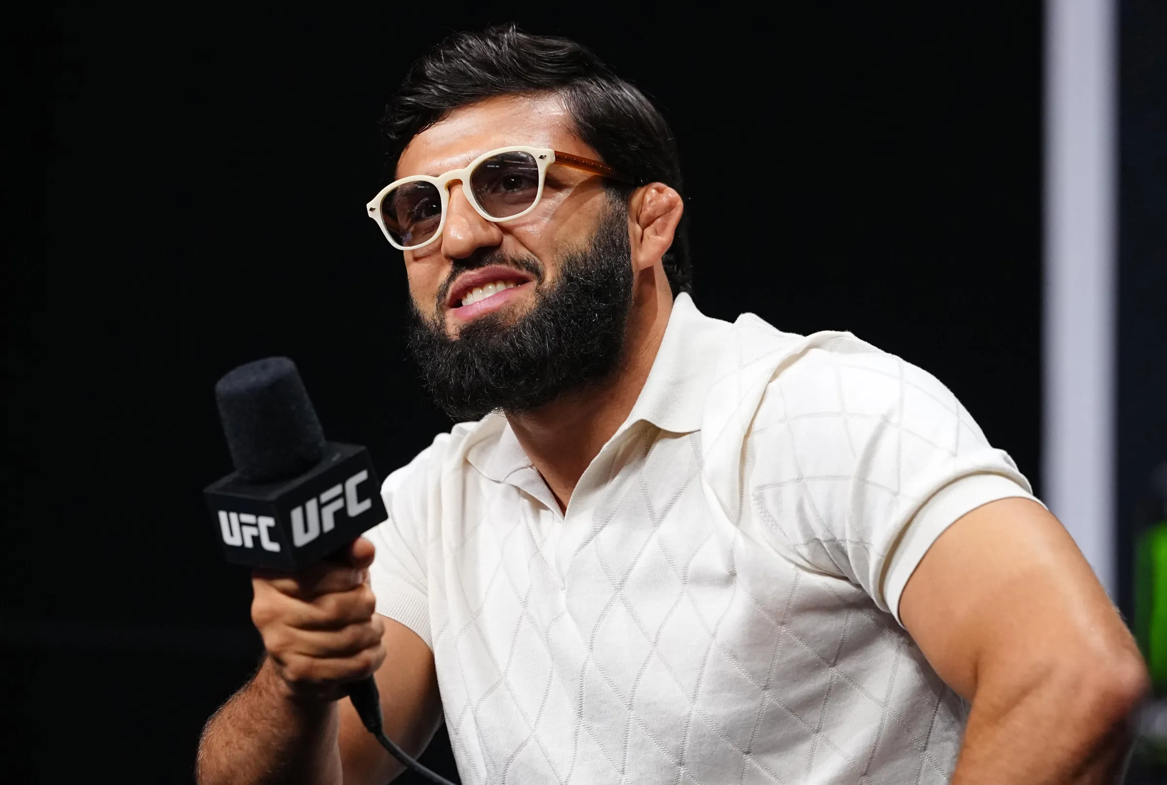 Arman Tsarukyan: De Problemas com o UFC a Promessa de Luta por Título no UFC 331 Após Acordo de Aperto de Mão com Hunter Campbell