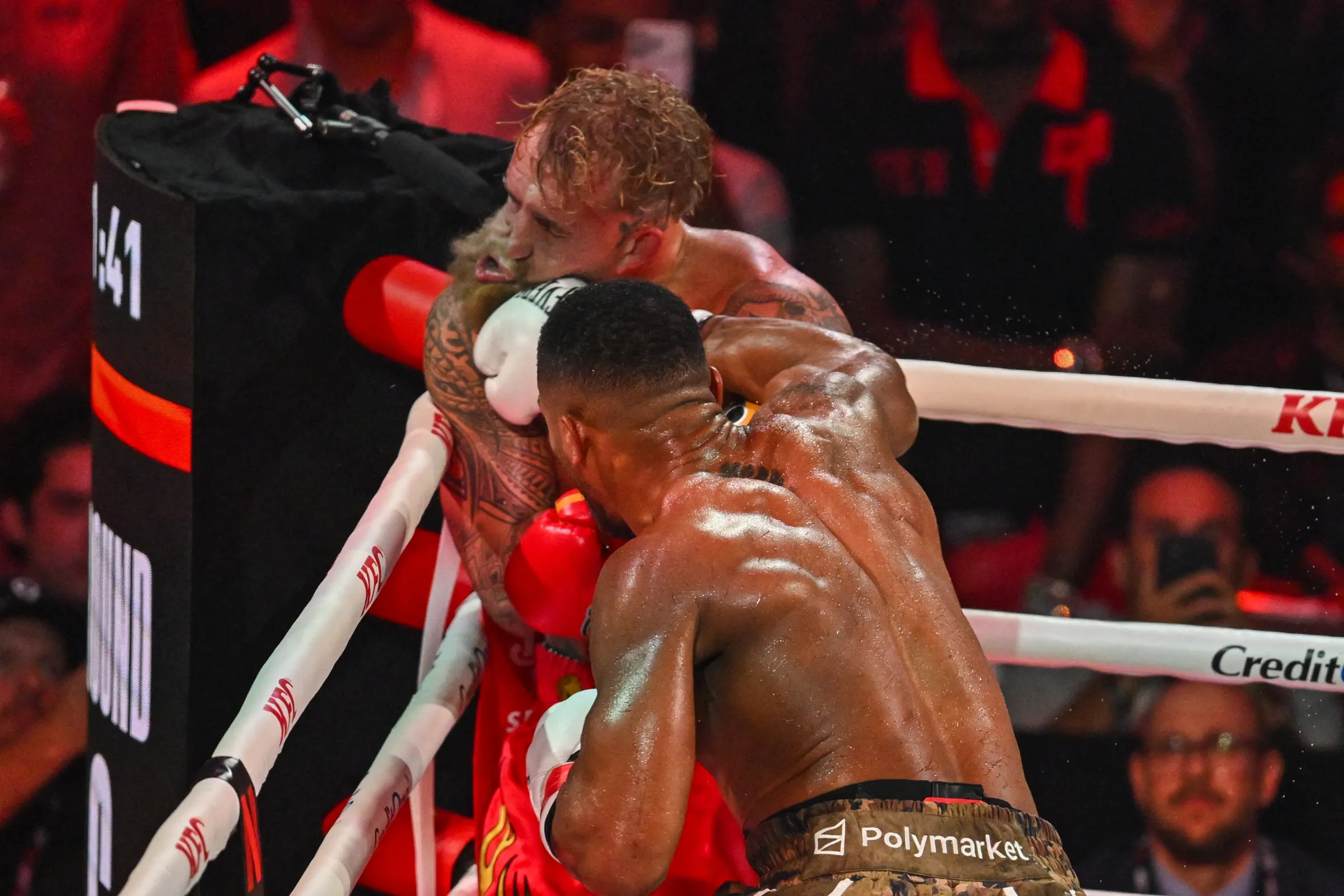 Dana White Elogia Jake Paul Após Luta Audaciosa Contra Anthony Joshua, Mas Recusa Promovê-lo no Boxe Profissional