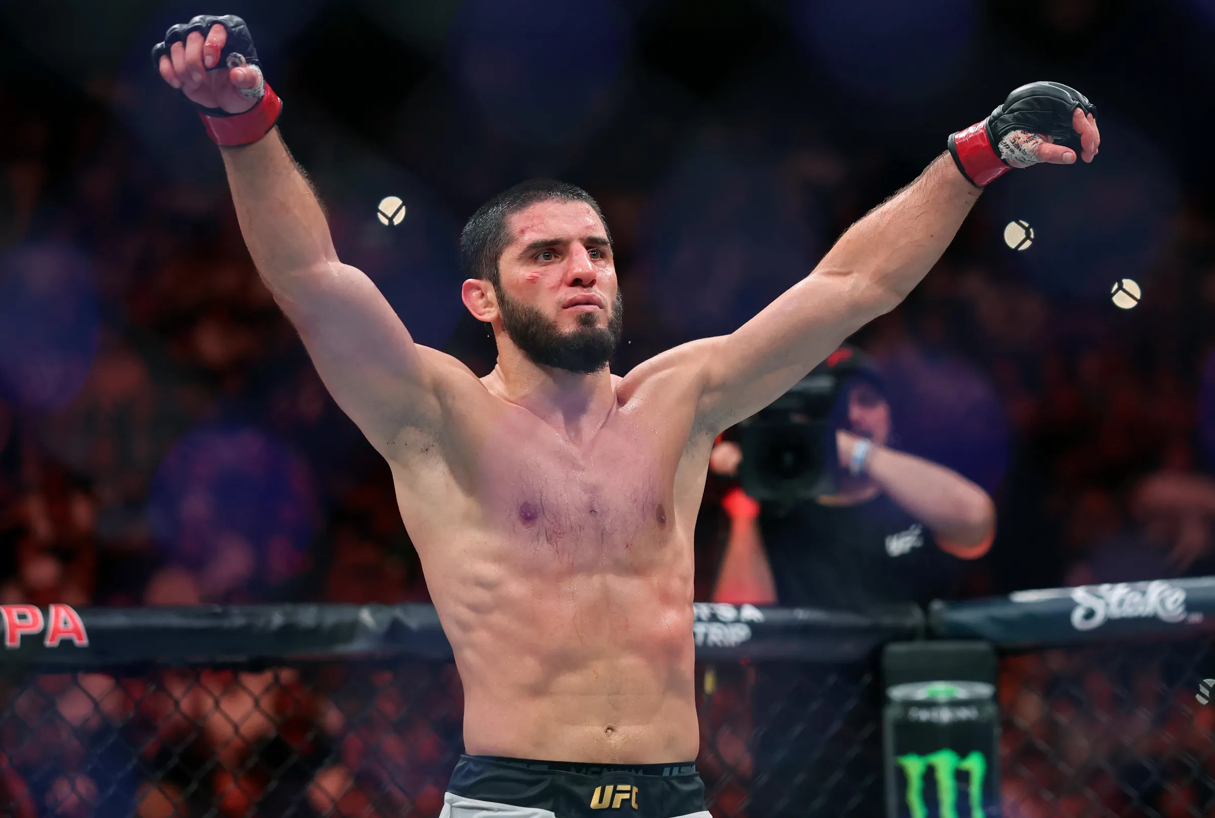 Islam Makhachev Revela Planos Ambiciosos no UFC: ‘Tenho Pelo Menos Mais Três Lutas Duríssimas e Espetaculares’