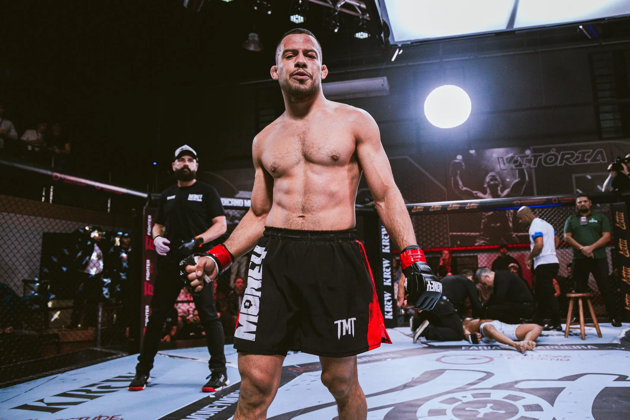 Estreia no UFC Shanghai: Hector Santiago mira nocaute e revela sonho de dividir card com o amigo Alex Pereira, o Poatan