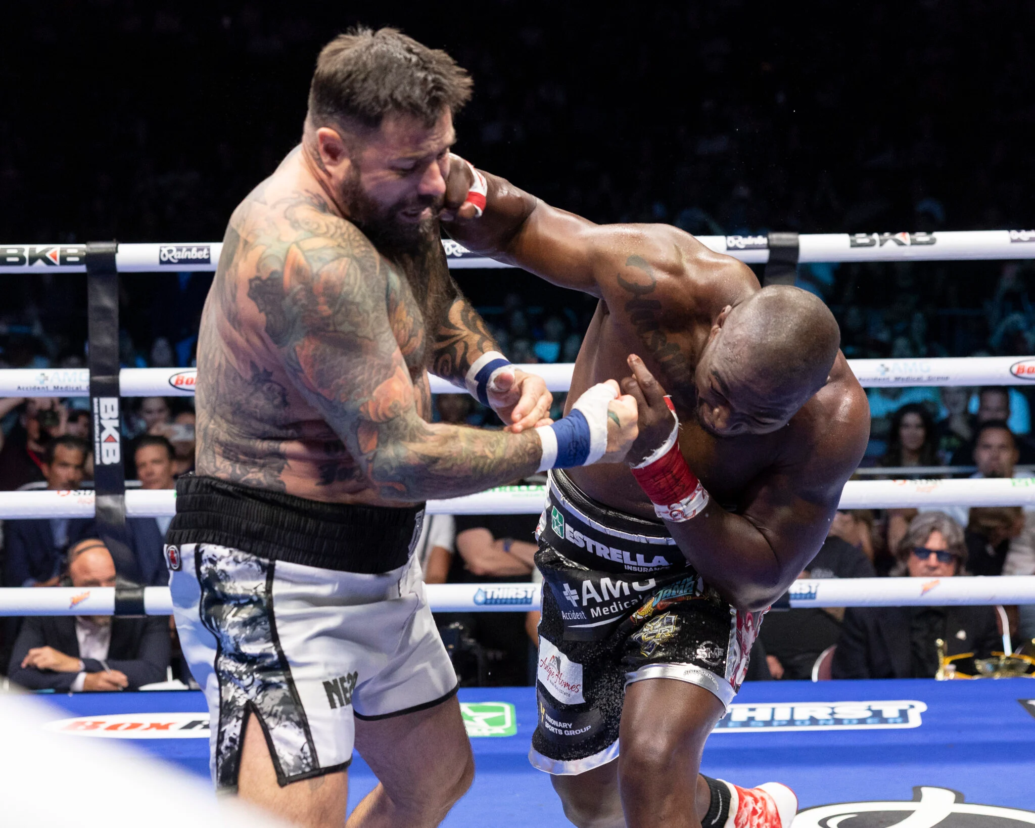 Gustavo Trujillo Nocauteia Brutalmente Mick Terrill e Defende Título Peso-Pesado BKB Diante de Tyson Fury