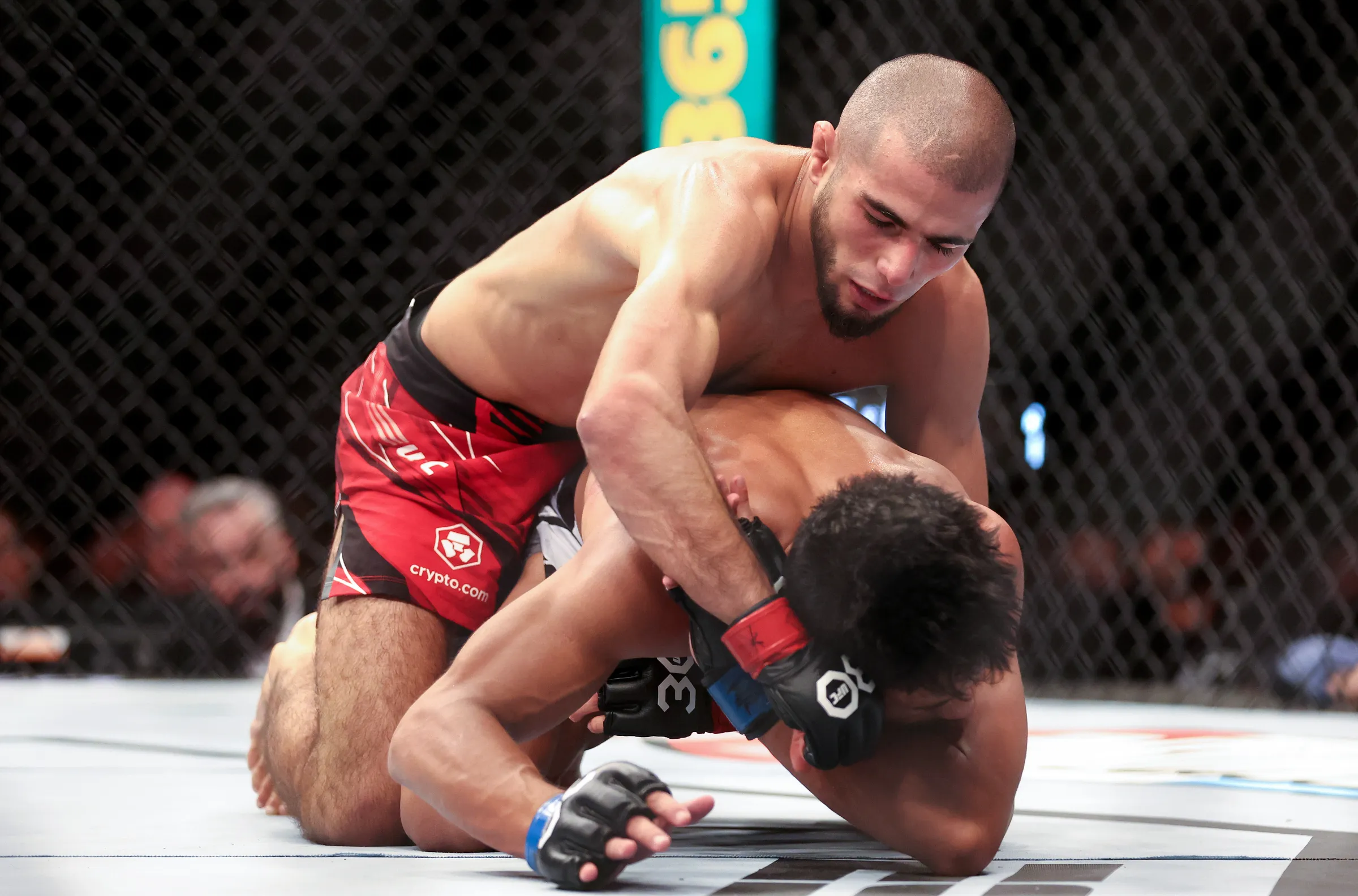 Muhammad Mokaev Ignora Desprezo da UFC, Segue Conselho de Dana White e Conquista Múltiplos Títulos Fora da Organização
