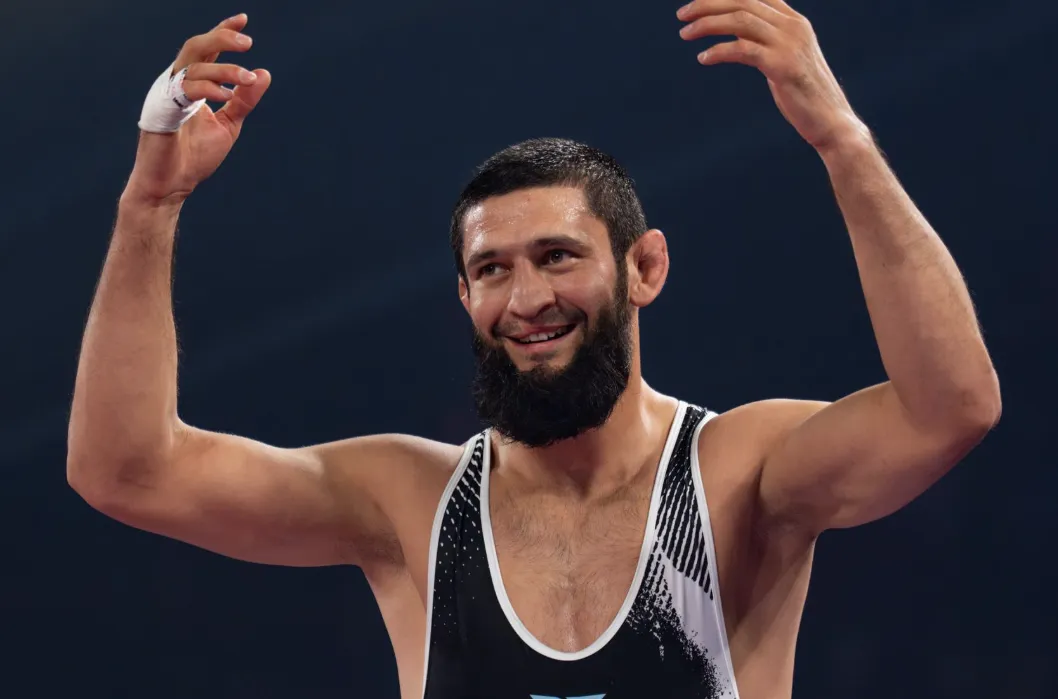 Colby Covington vs. Khamzat Chimaev: Duelo Épico Pelo Título Cruiserweight Crossover Confirma Main Event do RAF Abu Dhabi em Novembro