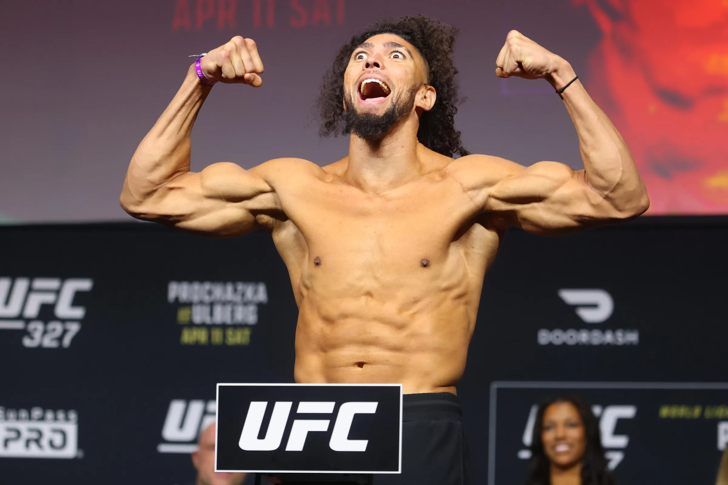 Johnny Walker Revela Sofrimento Extremo com Corte de Peso e Promete Brilhar em Estreia no Peso Pesado do UFC 332