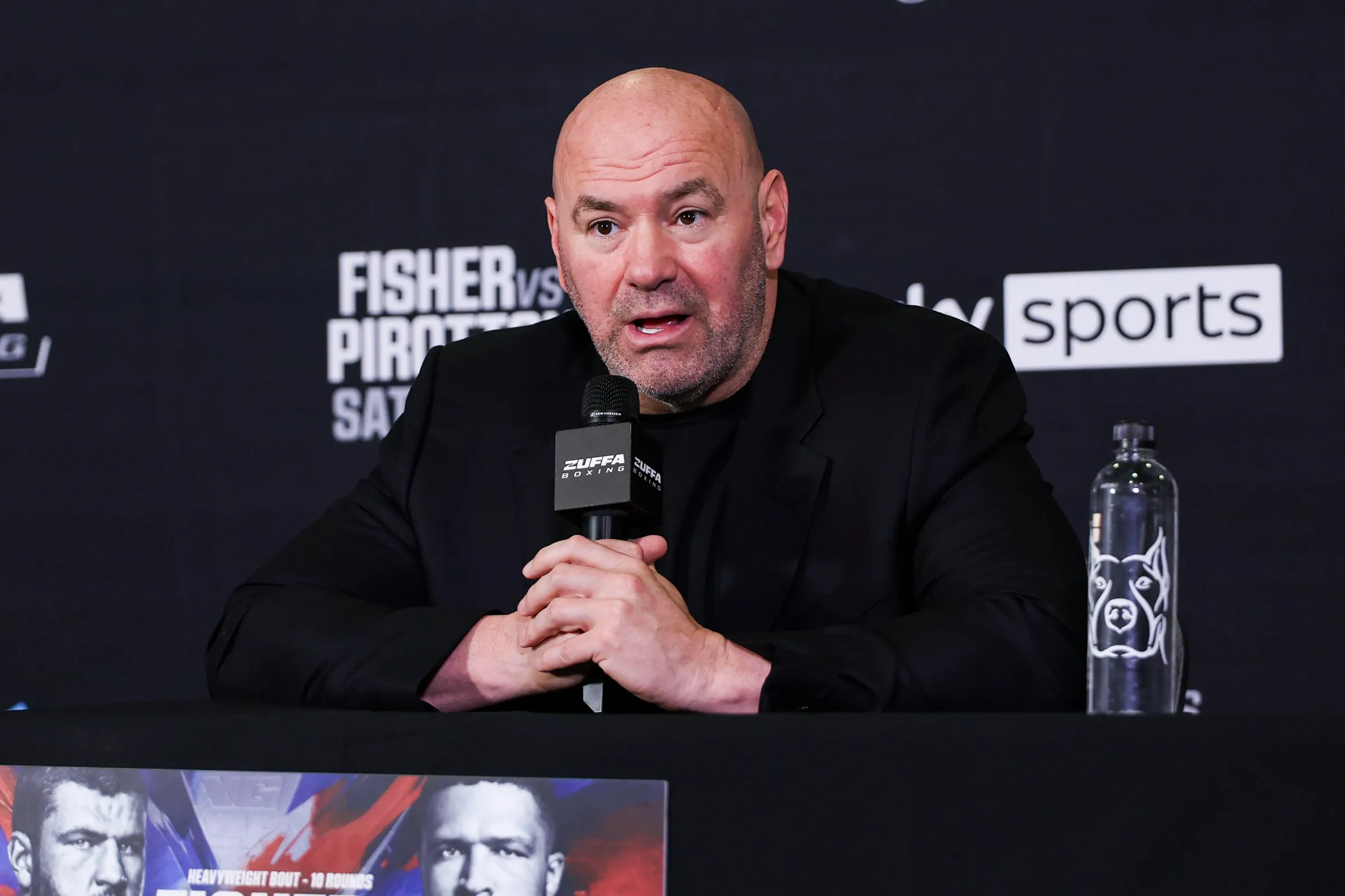 Dana White comete gafe épica ao confundir Wang Cong e Rose Namajunas antes do UFC 332: ‘Ela venceu Namajunas!’