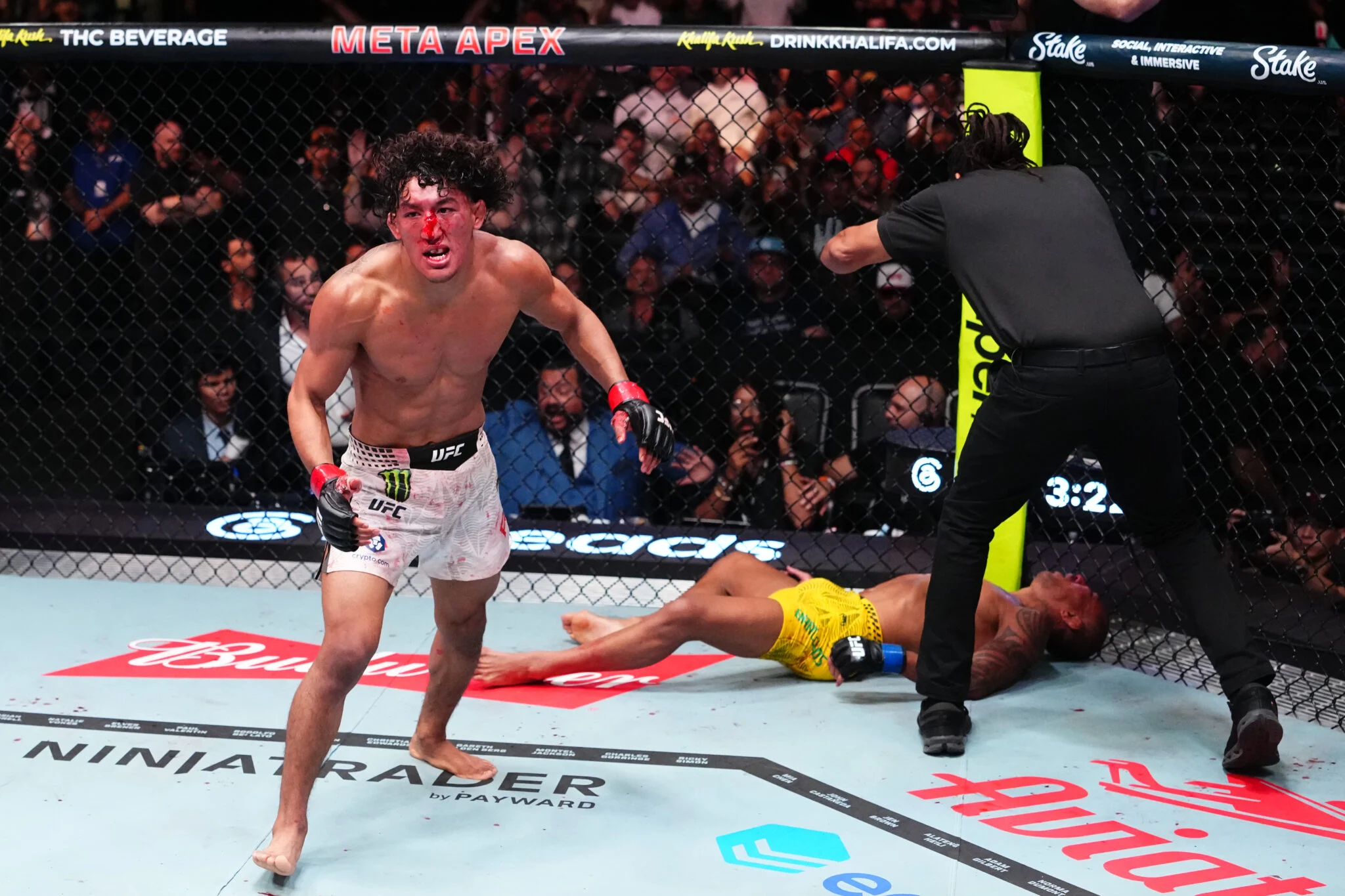 Médico Desmascara ‘Pensamento Prejudicial’ de Glover Teixeira Após Diagnóstico Errado em Sustos de Saúde de Raoni Barcelos no UFC