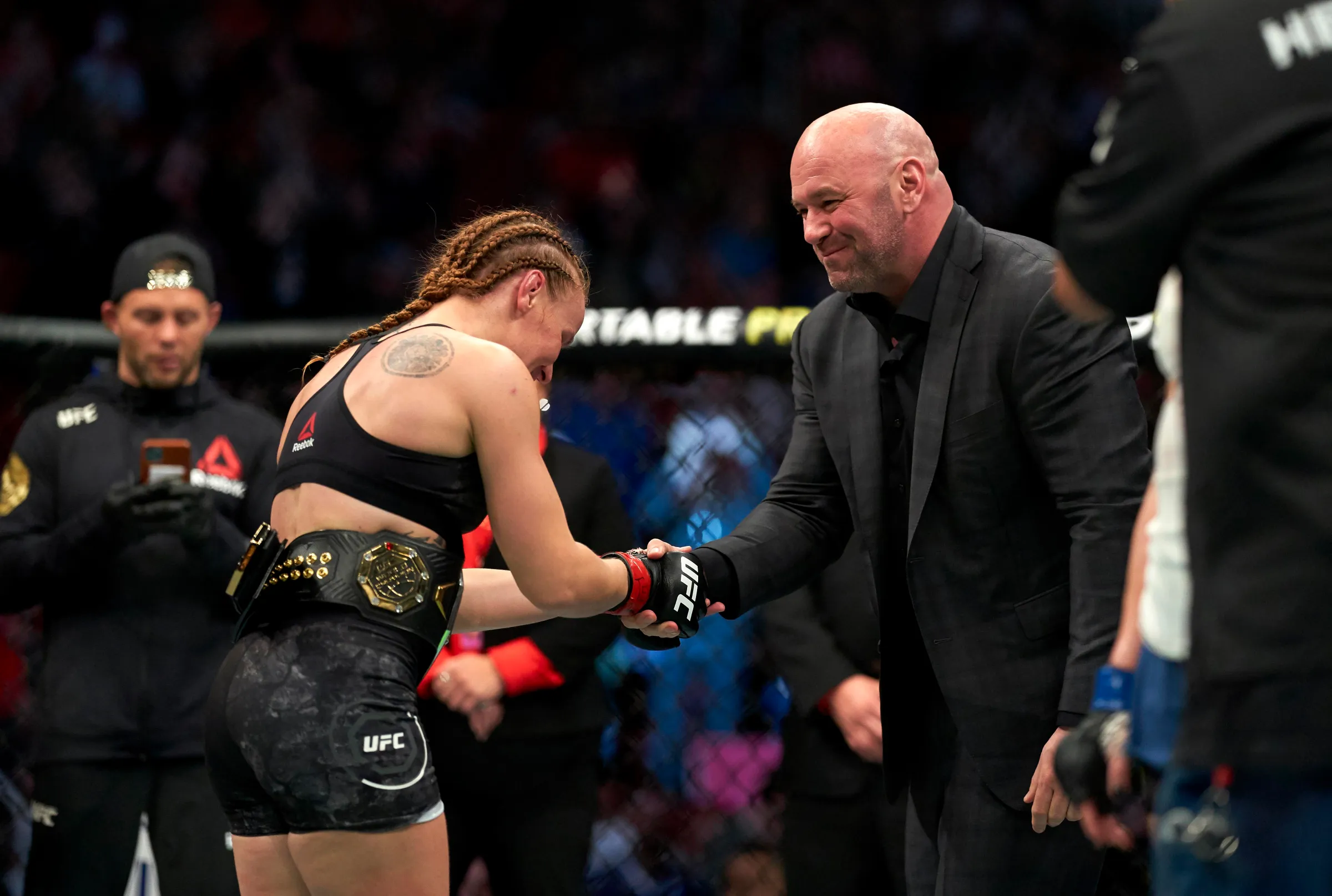 UFC Pressionou Valentina Shevchenko a Abrir Mão do Cinturão Flyweight por Crise no Card, Diz Ariel Helwani: Entenda a Polêmica Decisão