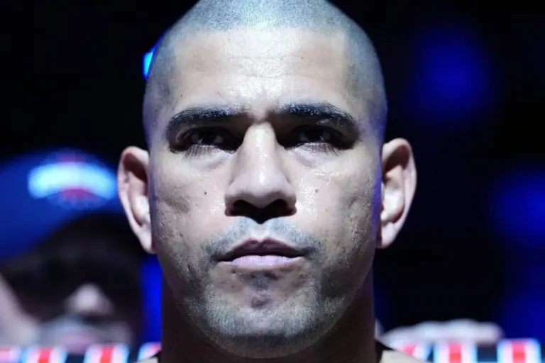 Alex Poatan abre o jogo sobre possível luta de boxe após o UFC e revela detalhes cruciais de seu contrato: futuro do campeão em jogo?