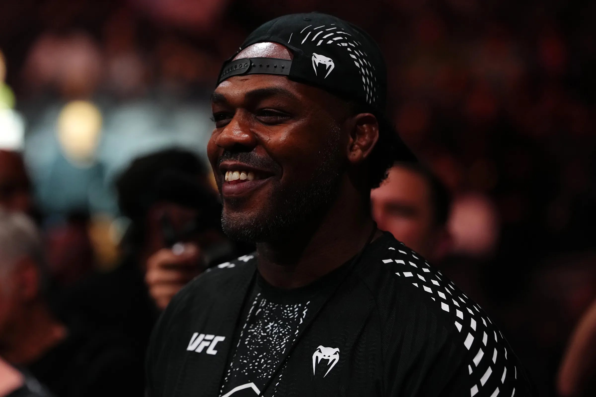Jon Jones Deixa Futuro no UFC Incerto, Mas Portas Abertas: Entenda o Que Isso Significa para o MMA e Seus Fãs em 2026