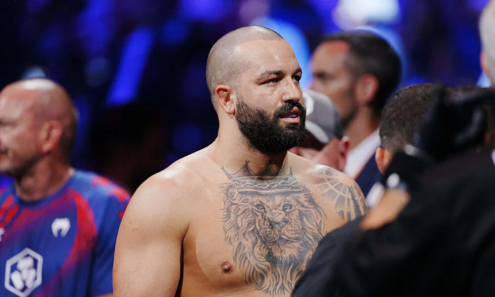 Josh Hokit rebate Bruce Buffer sobre ‘estilo falastrão’ no UFC: ‘Não sou elegante o suficiente?’, indaga lutador em resposta viral e polêmica