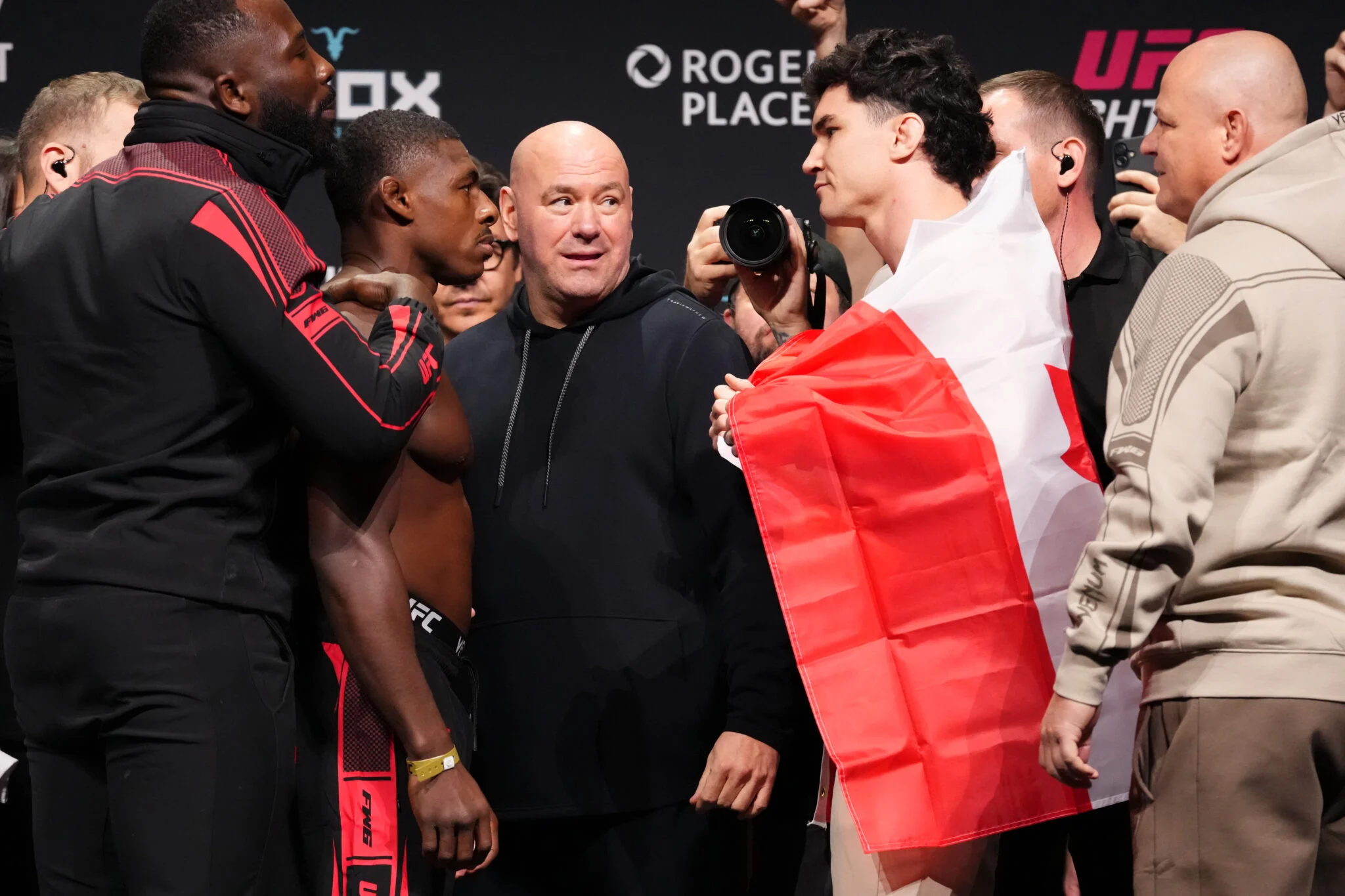 Joaquin Buckley Recusa Aperto de Mão de Dana White e Deixa Fãs Confusos com Entrevista Silenciosa Antes do UFC Edmonton