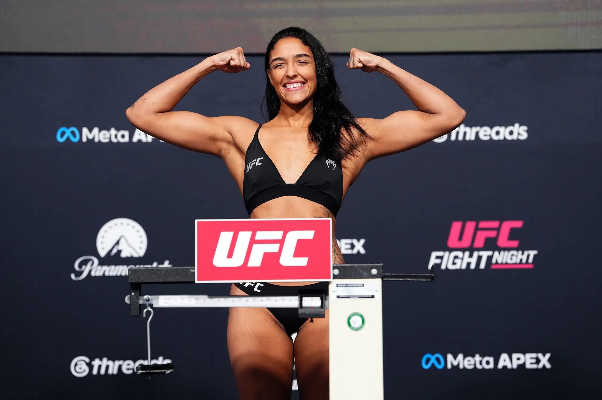 Alice Pereira Reimagina o UFC: Brasileira se Torna a Mais Jovem da História no Top 15 do Ranking Peso-Galo Feminino Após Vitórias Impactantes