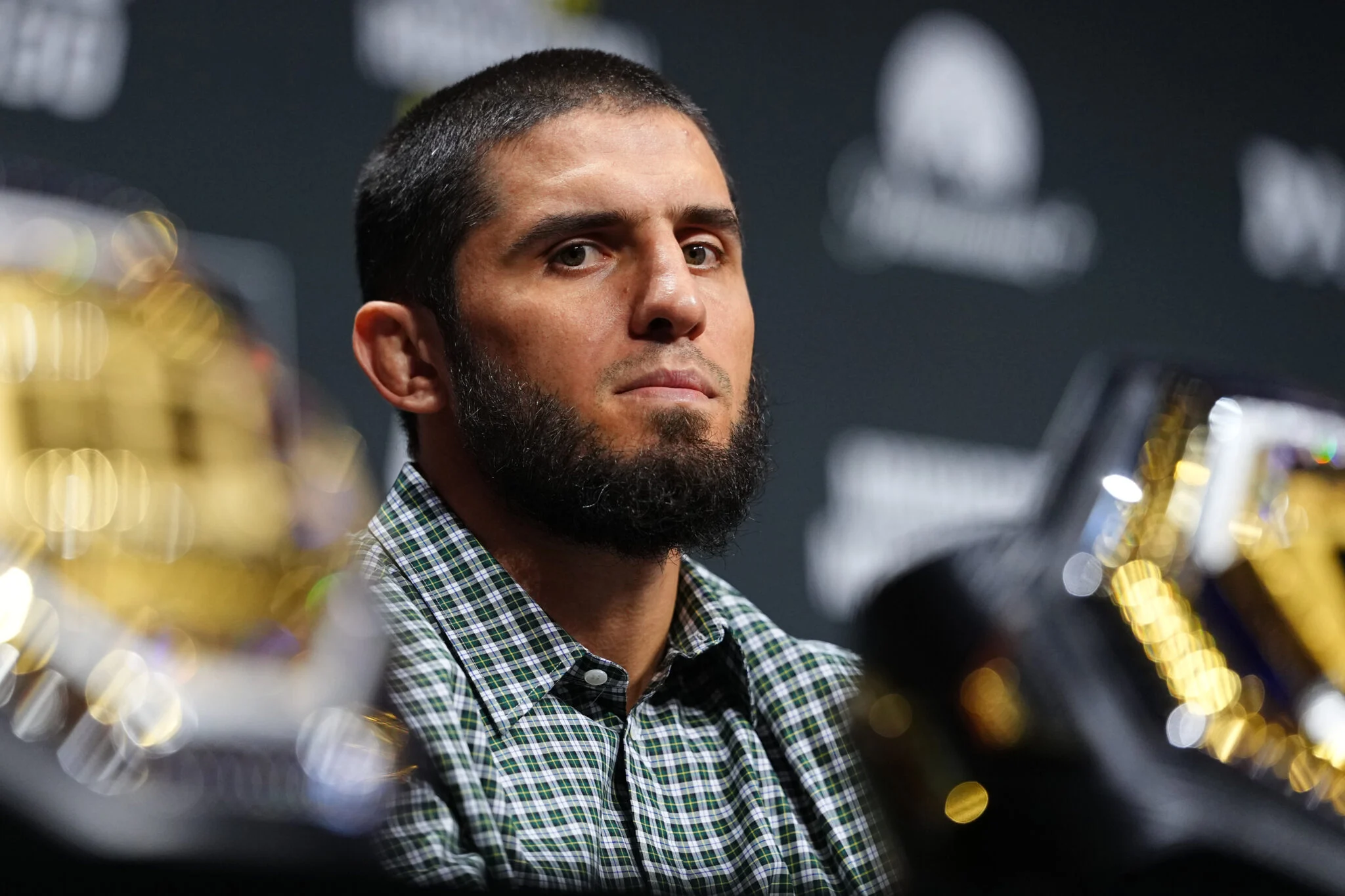 Carlos Prates Reage à Notícia da Saída de Islam Makhachev do UFC 336 com Clássico de Nate Diaz: ‘Não Estou Surpreso’
