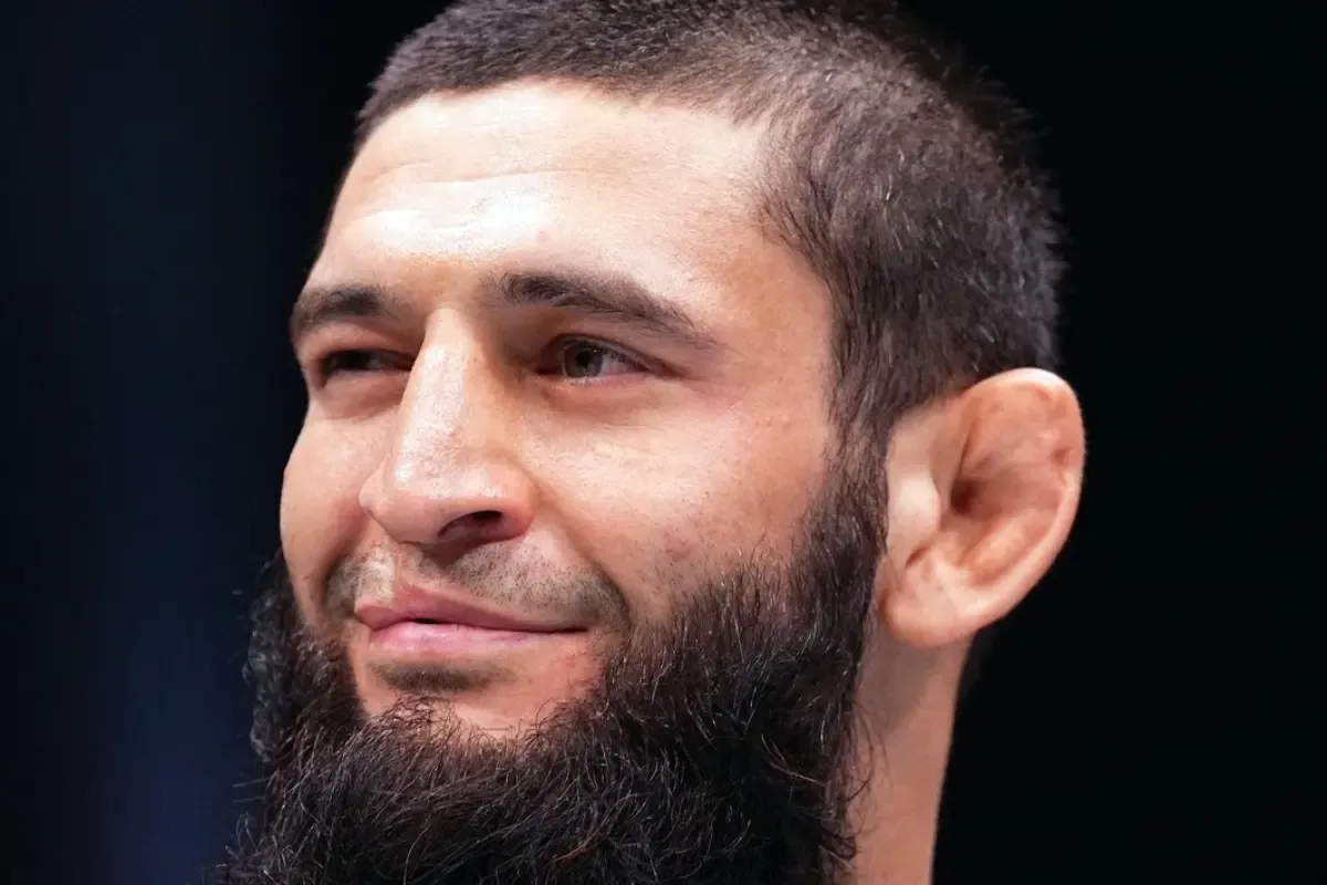 Imparável! Khamzat Chimaev Domina Ex-Campeão do UFC Robbie Lawler em Luta Avassaladora e Prepara-se para Colby Covington