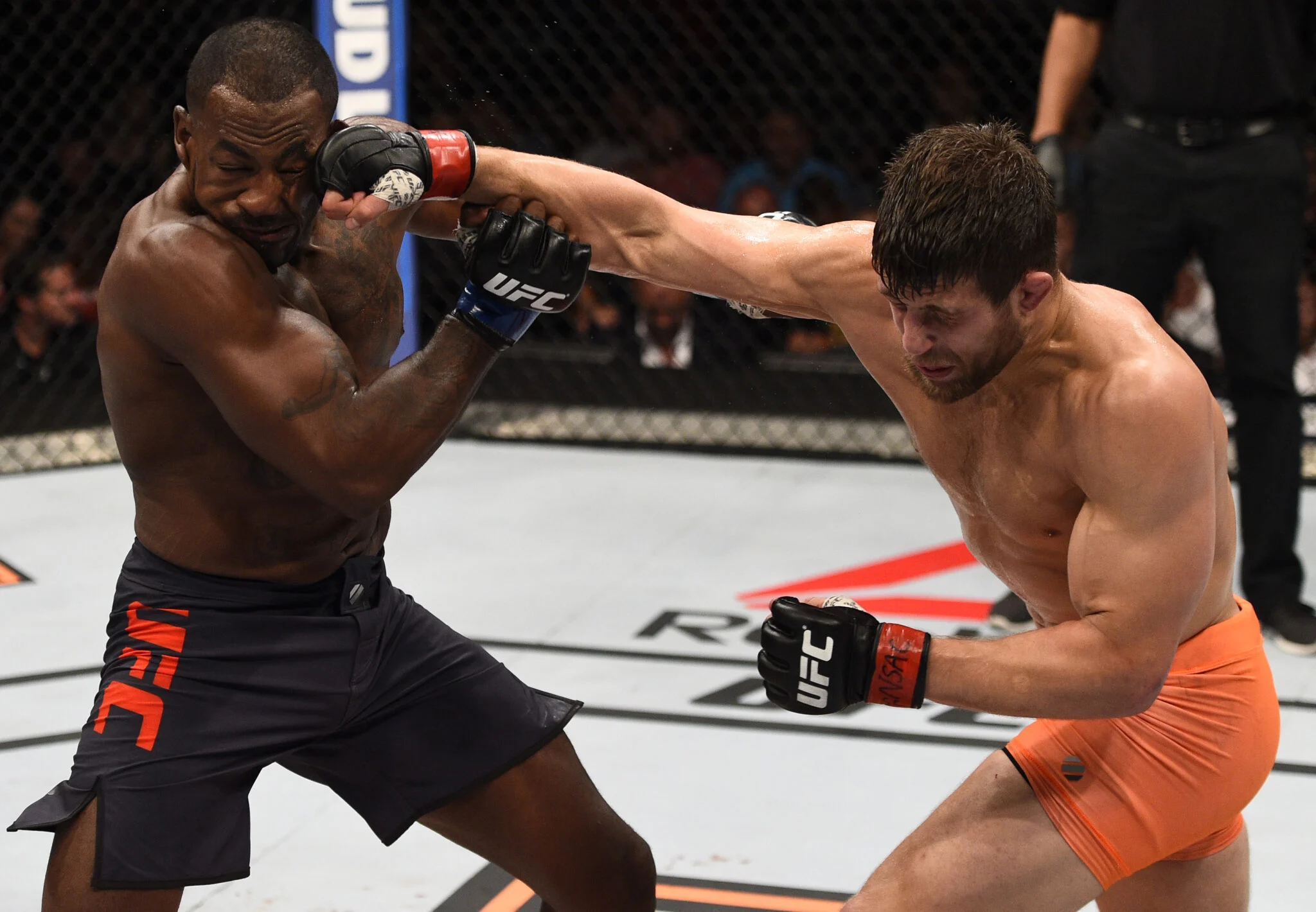 Ex-UFC Andrew Sanchez: Retorno Épico na Jordânia! Lenda luta no DF Uncaged sob os olhos de Mike Tyson e Renzo Gracie.
