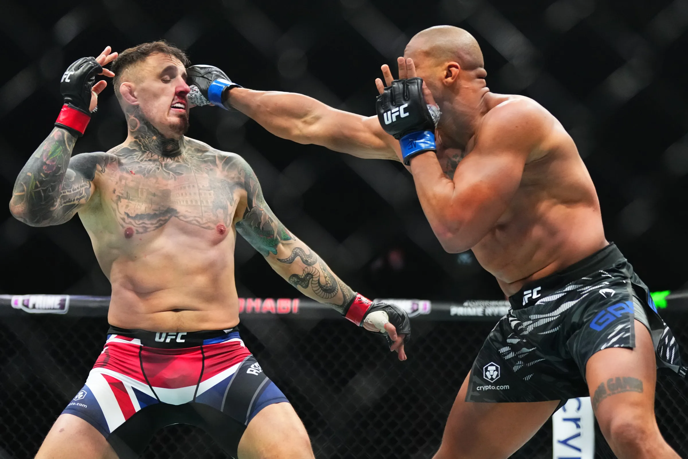 Ex-Rivais Cruz e Dillashaw Chocam o MMA: A Surpreendente Análise Sobre as Dedadas nos Olhos de Ciryl Gane e Quem Eles Realmente Culpam!